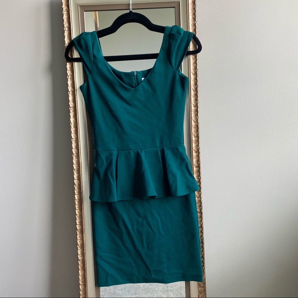✨HOST PICK✨ Amanda Uprichard forest green peplum dress